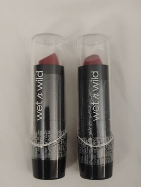 wet n wild Cream Lipstick Duo — Cherry frost 539A